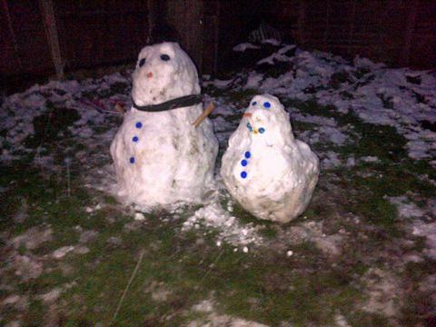 Rob J Briers tweeted us this picture of snowmen made by his dad and brother.
