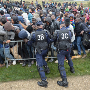 More migrants set to leave Calais refugee camp - St Helens Star