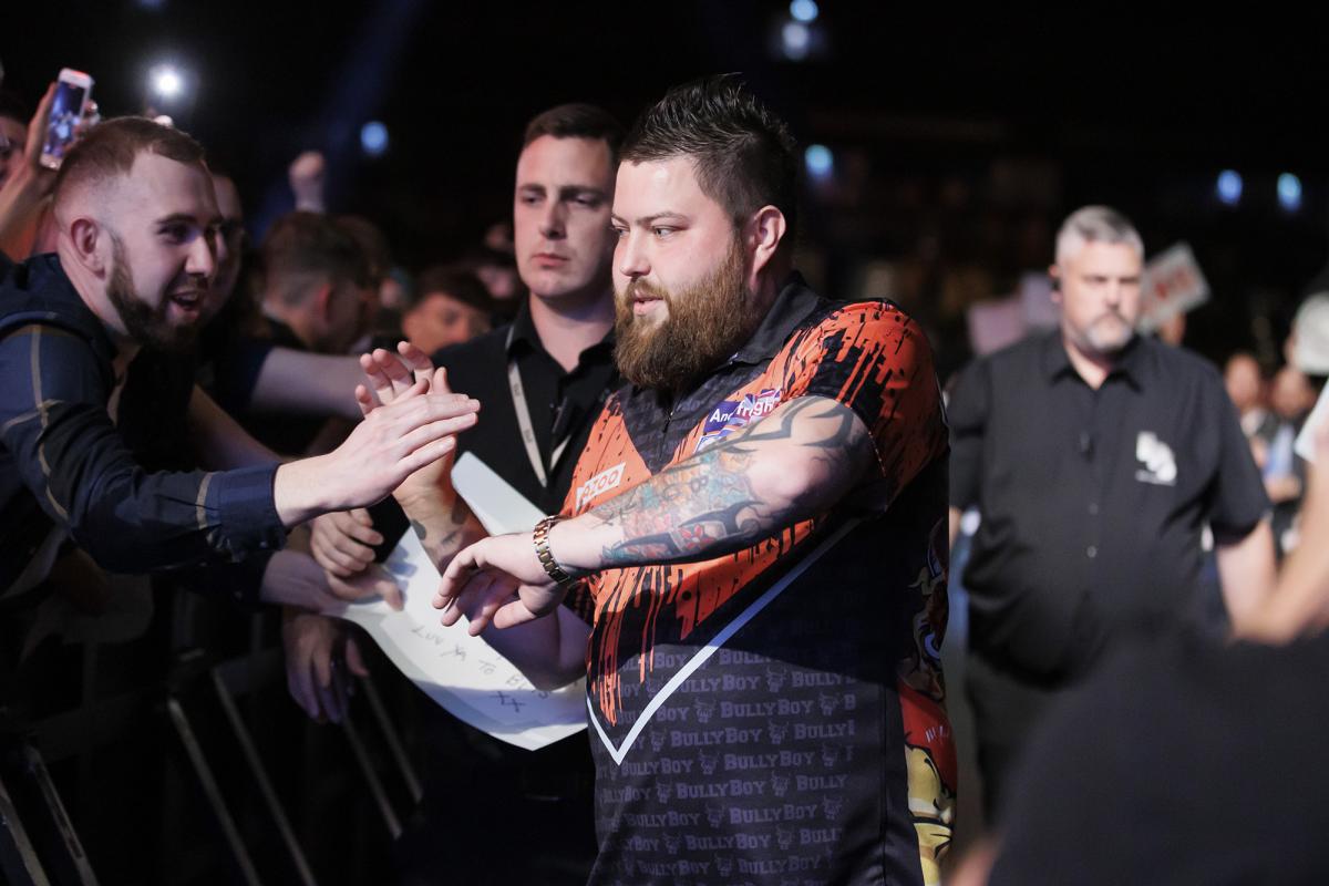 Nine-dart Michael Smith goes back-to-back at Players Championship 15