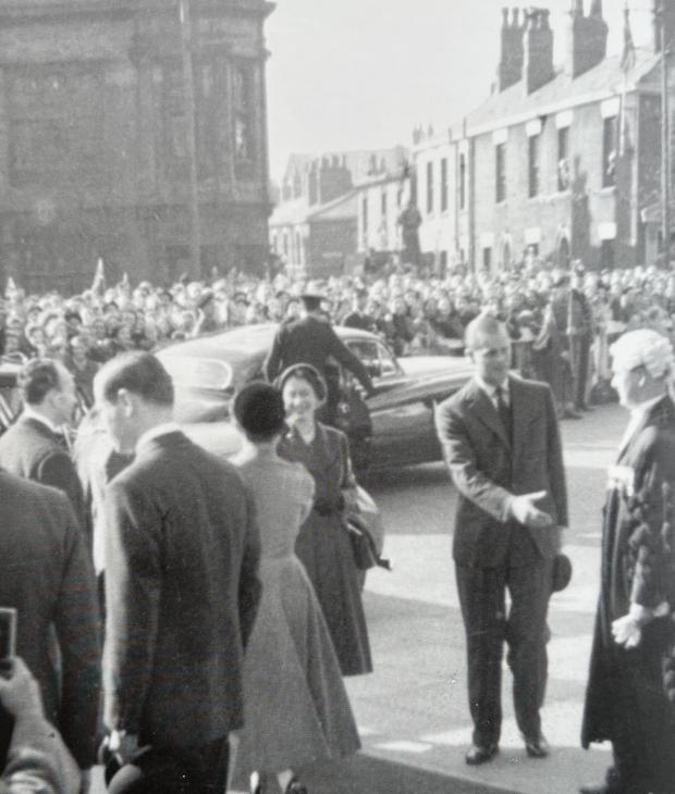 St Helens Star: The Queen arrives in 1954