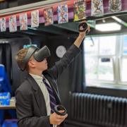 Students learn about exciting STEM careers in Glass industry thanks to VR classes by Glass Futures