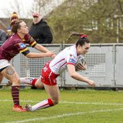 Leah Burke crosses for a try
