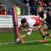 Tommy Makinson scores in the corner